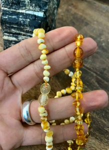 Collier d'ambre blanc ou ambre miel